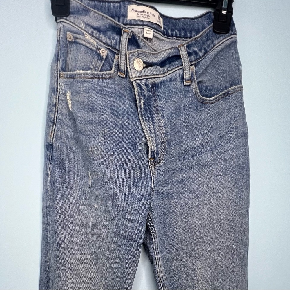 Abercrombie & Fitch Curve Love Ultra High Rise 90s Straight Jean